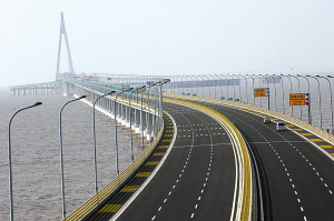 杭州湾跨海大桥南航道桥路段.(胡建华 许苹 摄)